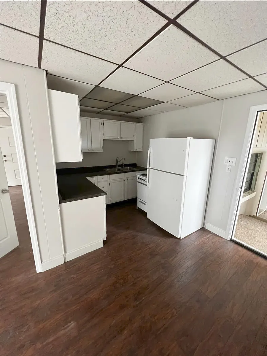 Building Photo - 432 W Wisconsin Ave #B