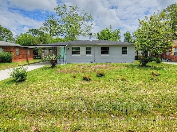 2nd image of 3919 Skycrest Dr
