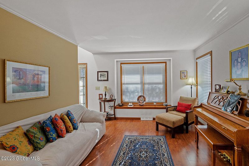 5th image of 406 Liberty Court