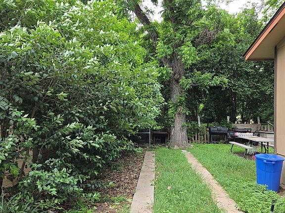 3rd image of 714 S C M Allen Pkwy