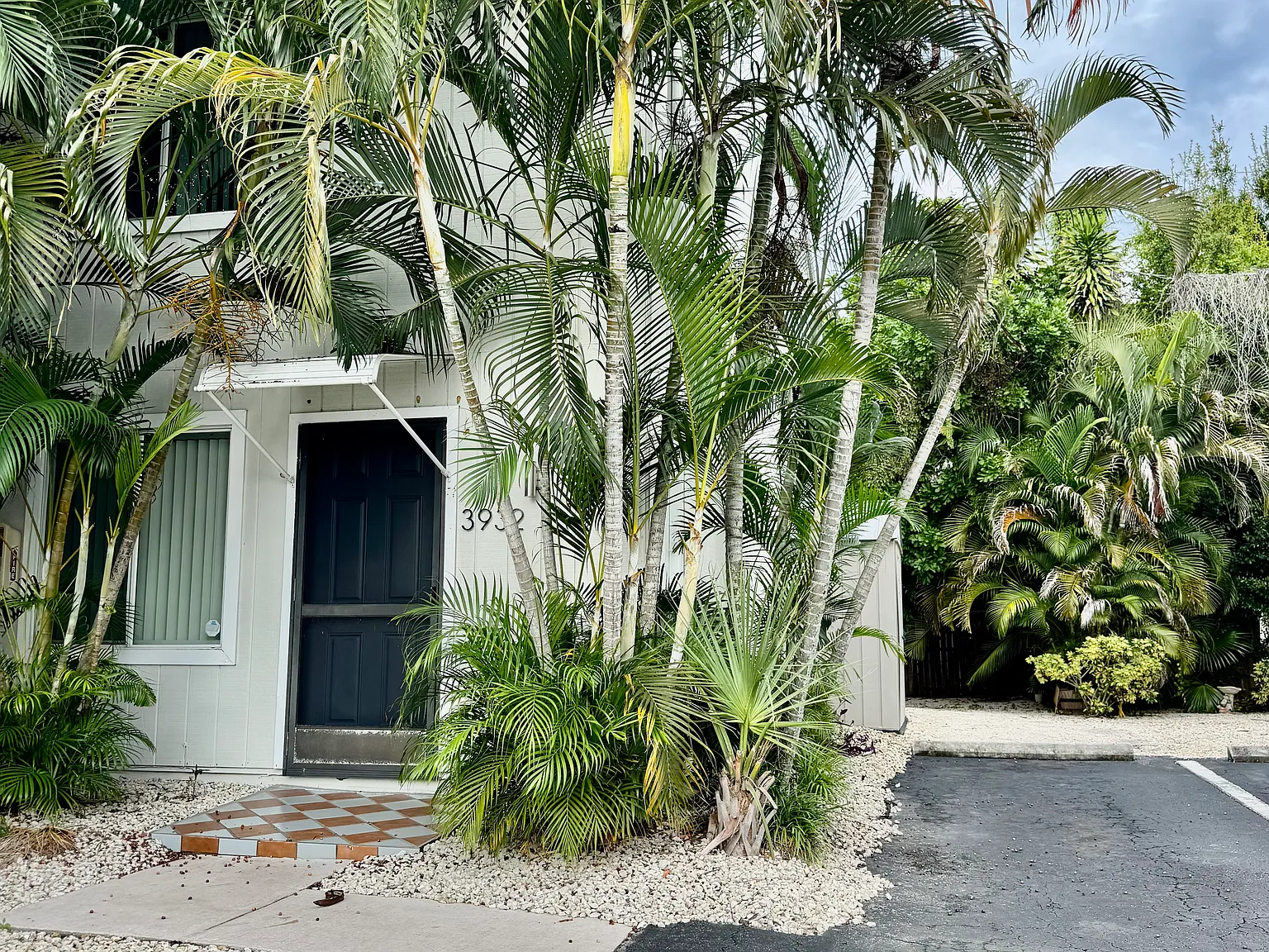 2 bed, 1.5 bath, 1025 sqft, $1,695 — Photo 2