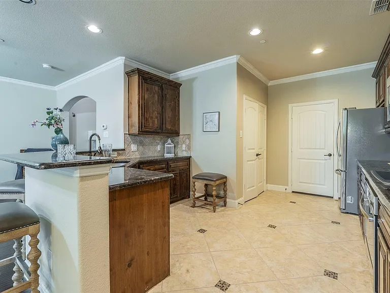 1038 Audrey Way — Photo 7