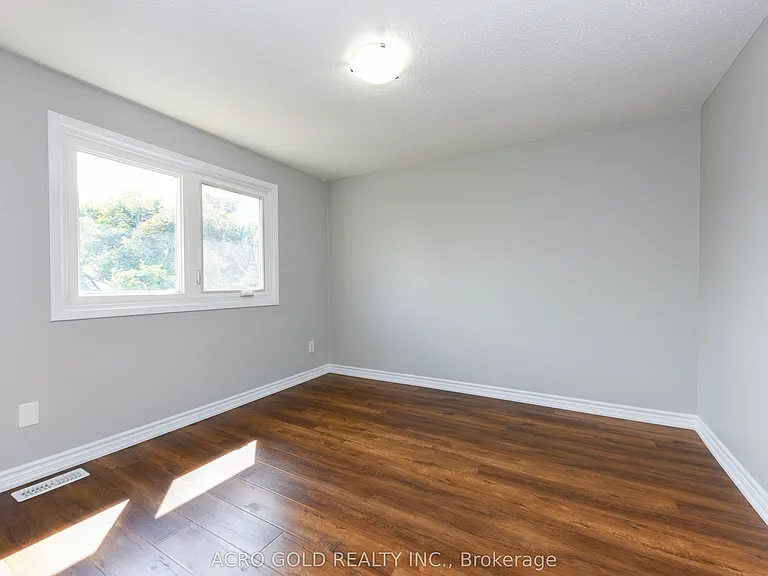 19 Hoskins Sq — Photo 22