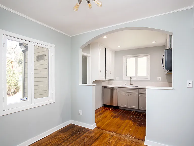 459 E Sacramento St — Photo 4