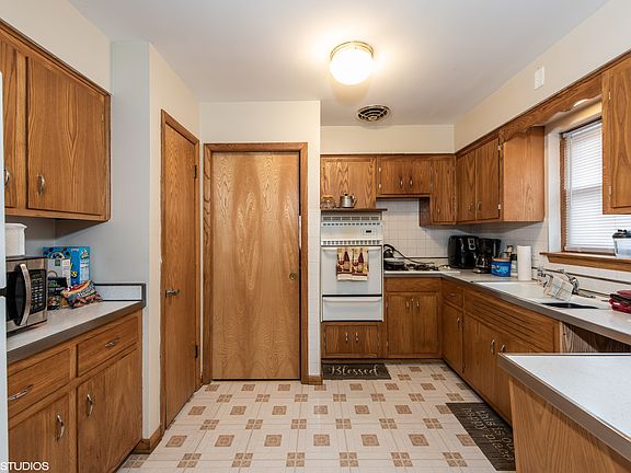 3rd image of 7226 W Belden Ave