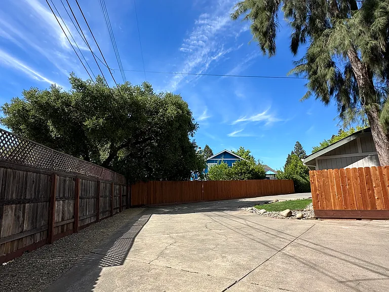 1835 Westminster Ct #1 — Photo 30