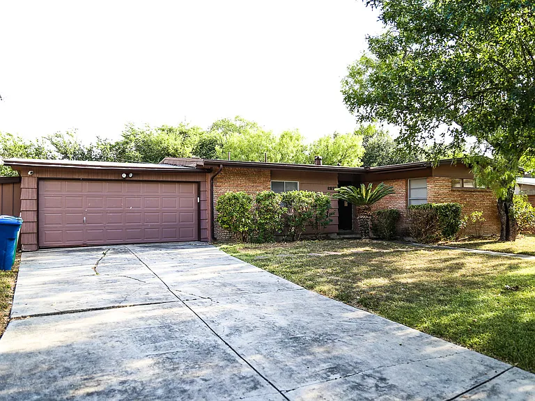 2819 Bent Bow Dr — Photo 2