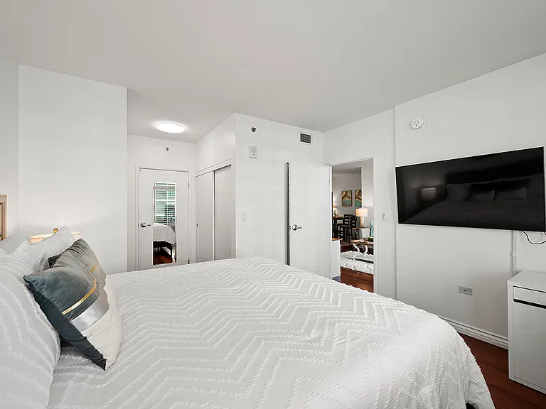 425 W Beech St #907 — Photo 6