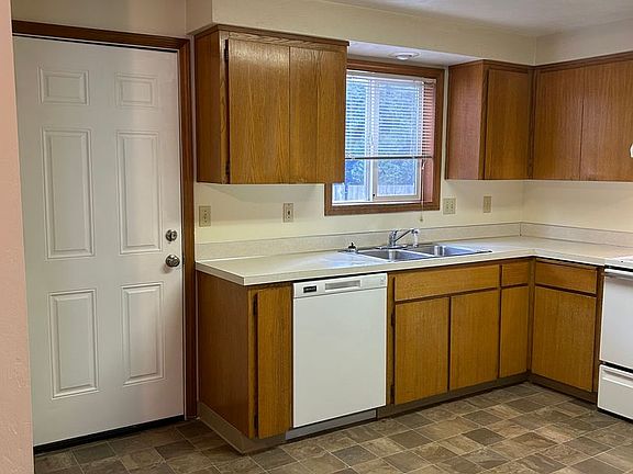 3rd image of 2150-2152 NW Taylor Ave #2150