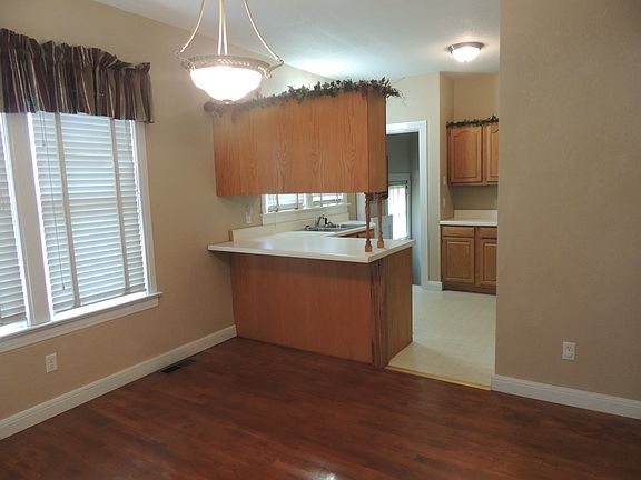 4th image of 840 Sampson Ave