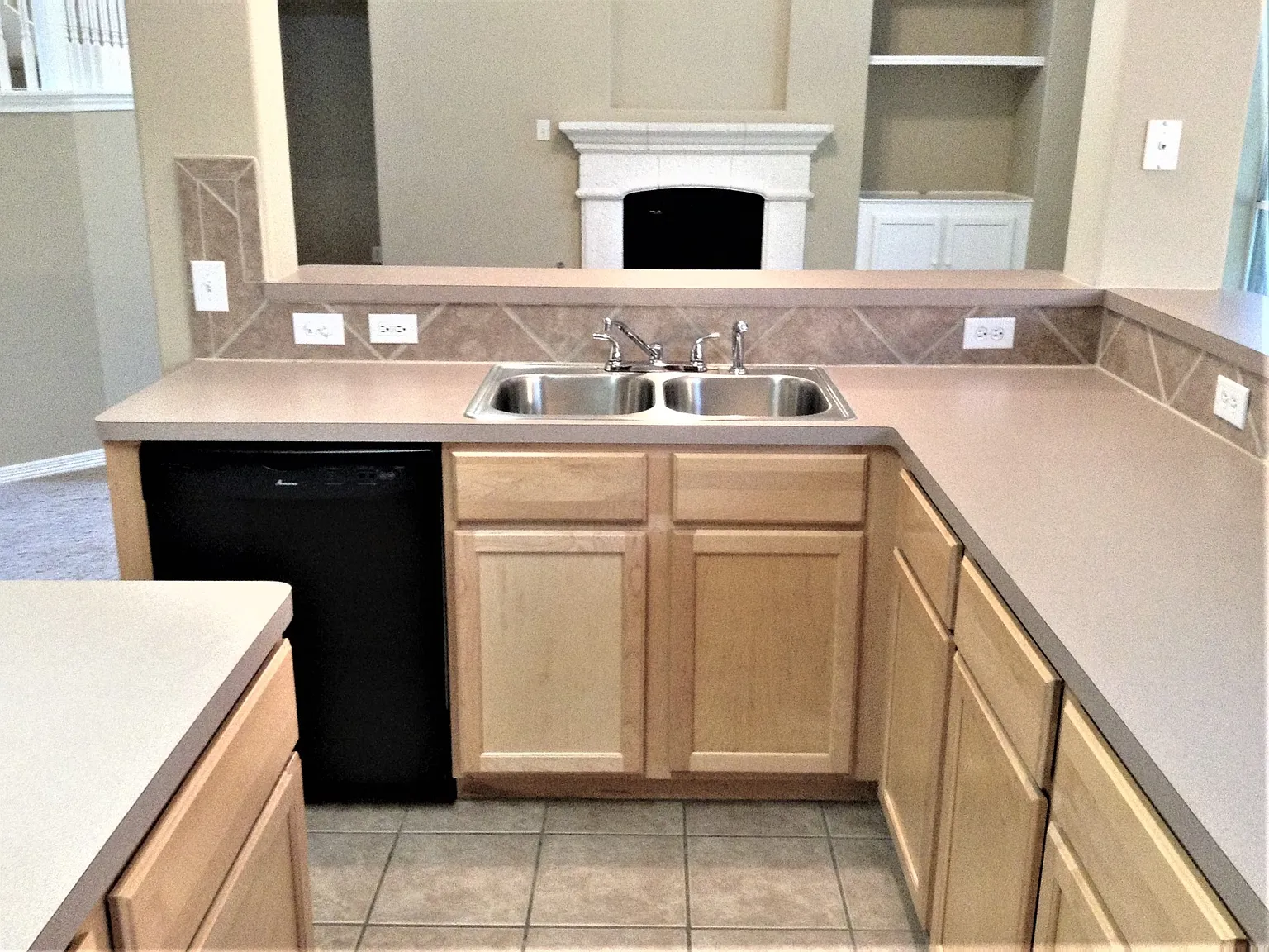 4 bed, 3.5 bath, 3297 sqft, $2,895 — Photo 2