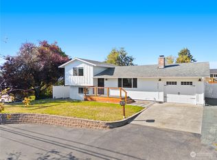 2102 12th St, Anacortes, WA 98221