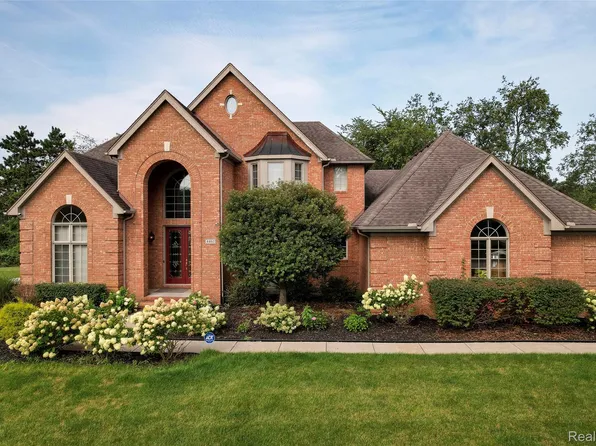 4461 Old Oak Ct, Plymouth, MI 48170