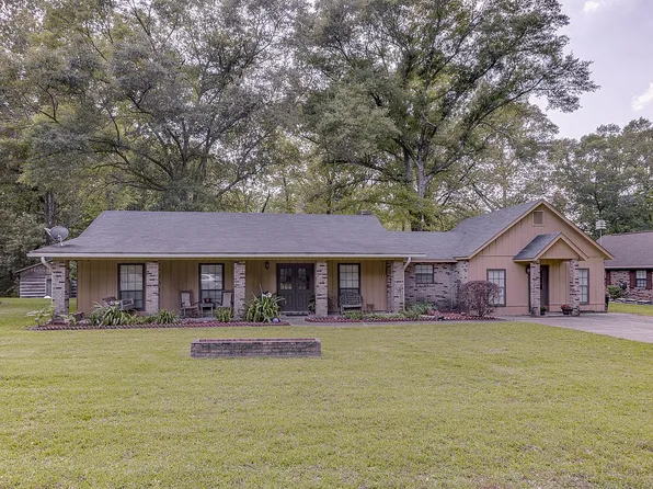 102 Eastview Dr, Vicksburg, MS 39183