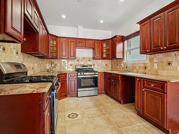 4th image of 165 Bidwell Ave #1