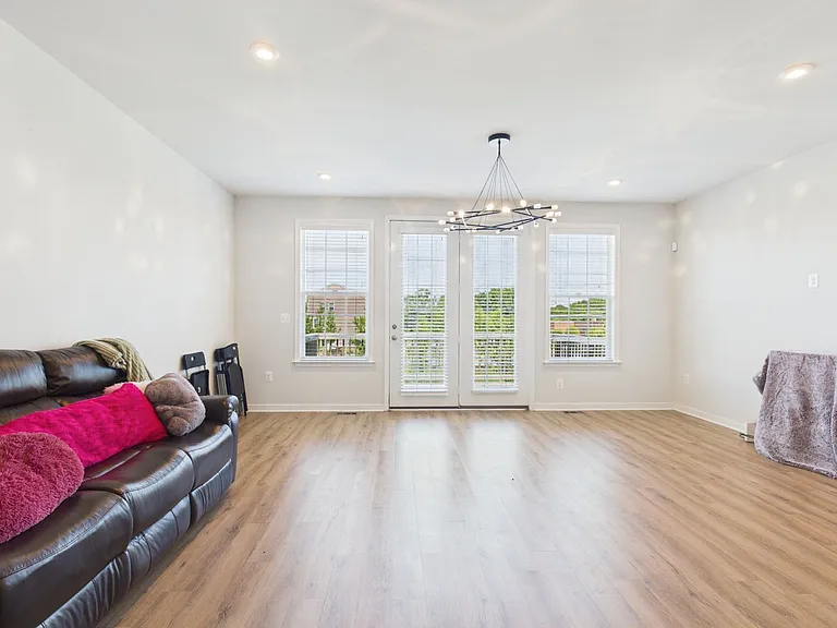 1405 Kerr Dr — Photo 5