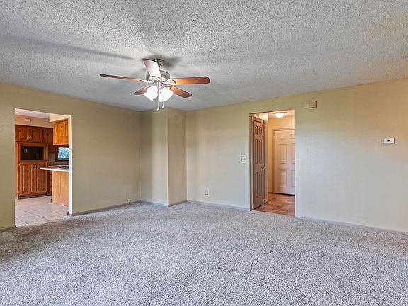 5th image of 127 Grand Prairie Drive