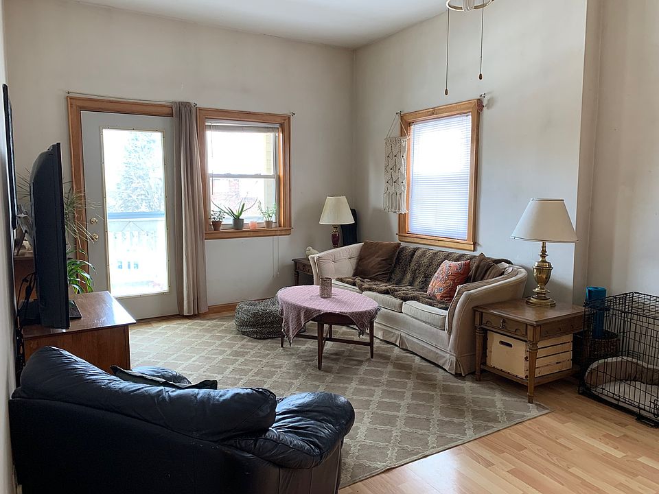 From dining space towards living