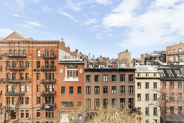 Sold by Compass | media 10