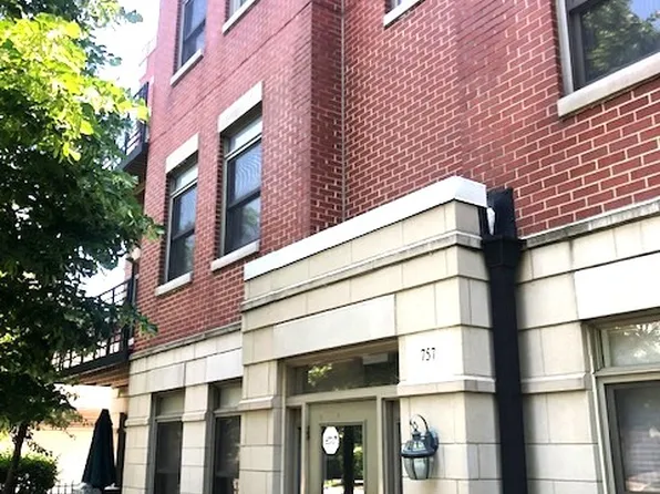 757 W 14th Pl APT 3A, Chicago, IL 60607