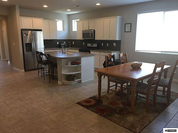 3rd image of 490 Papaya Dr