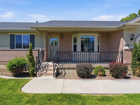 3rd image of 963 Murdock Dr