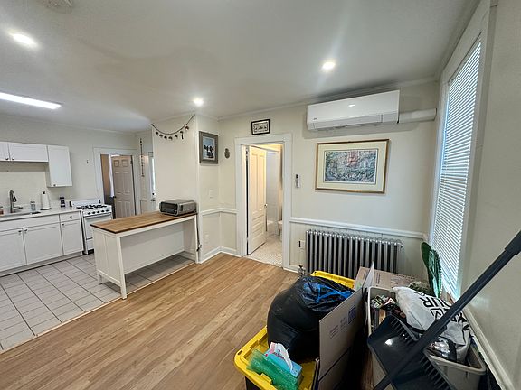 4th image of 411 Adams St APT 3