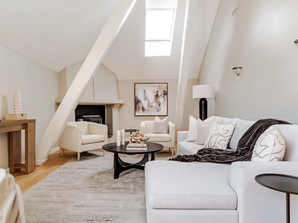 408 Lebanon St APT 18, Melrose, MA 02176