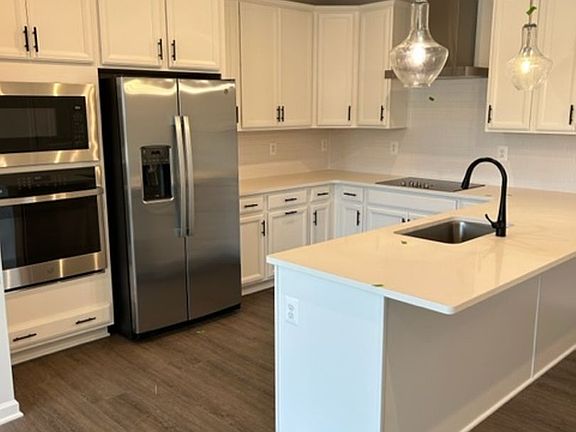 4th image of 805 Birchwood Hl #A