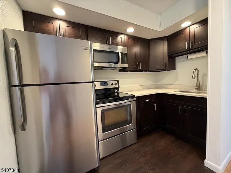 155 Landing Rd — Photo 2