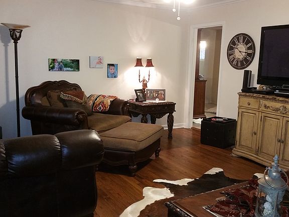 4th image of 7445 Maple Dr