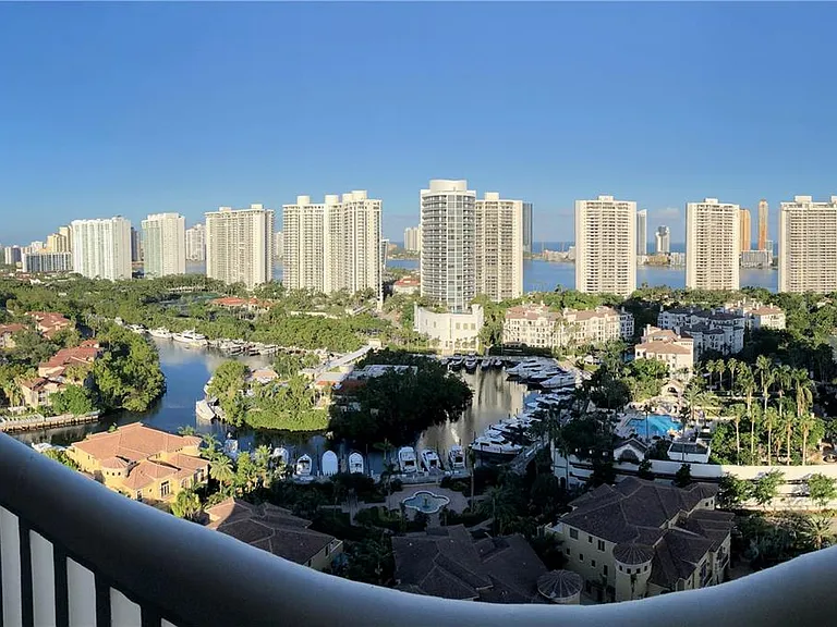 1000 Island Blvd #2308 — Photo 2