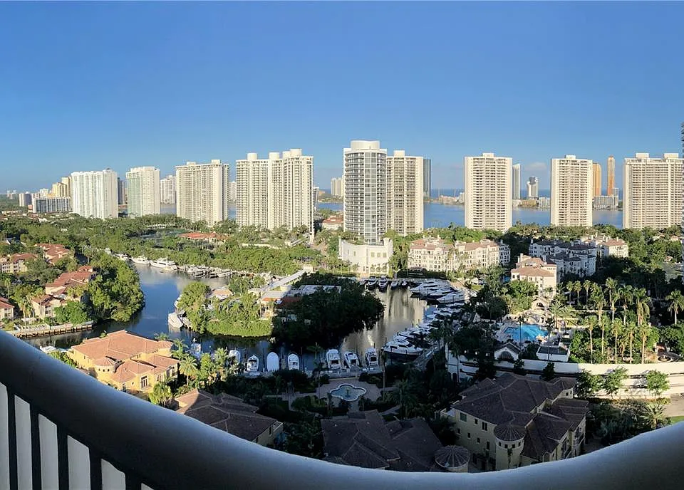 1000 Island Blvd #2308
