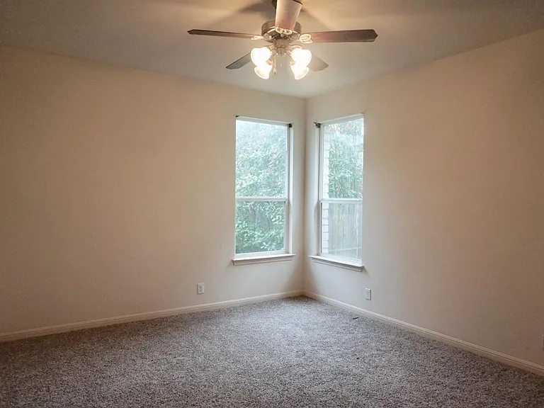 2305 Nestlewood Dr — Photo 8