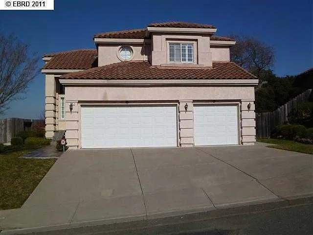205 Emerald Way photo 1