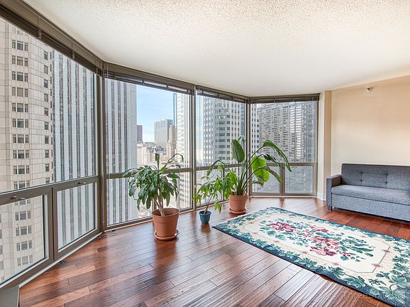 4th image of 222 N Columbus Dr APT 1810
