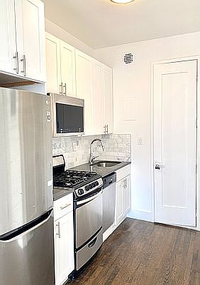 1st image of 1736 2nd Ave #B4