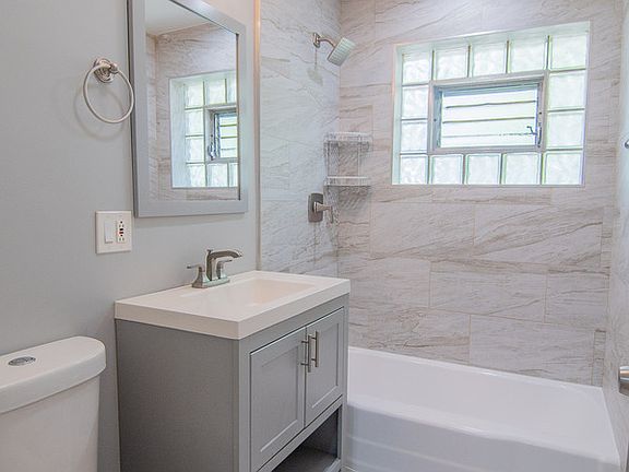 5th image of 3249 N Keeler Ave APT 2N