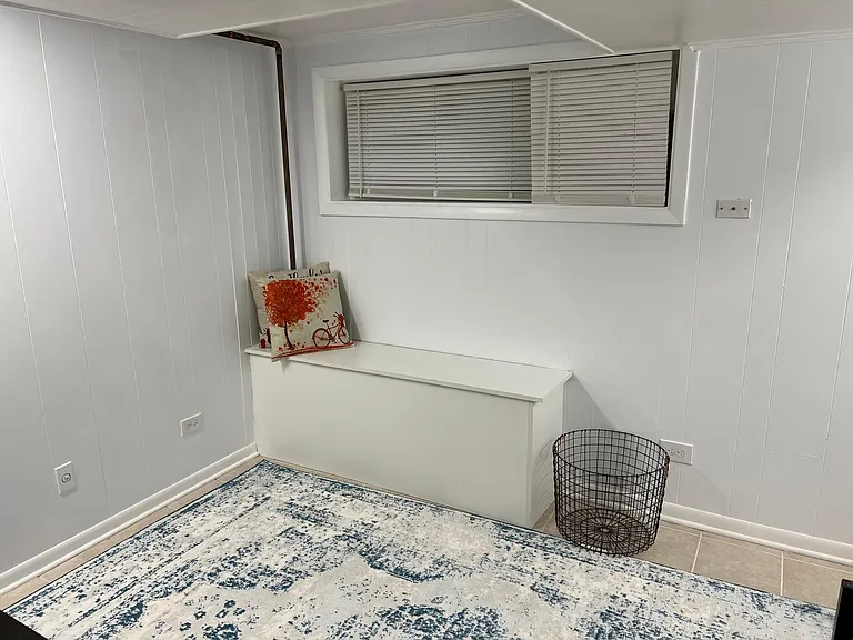 Living/dining area 11'x15'