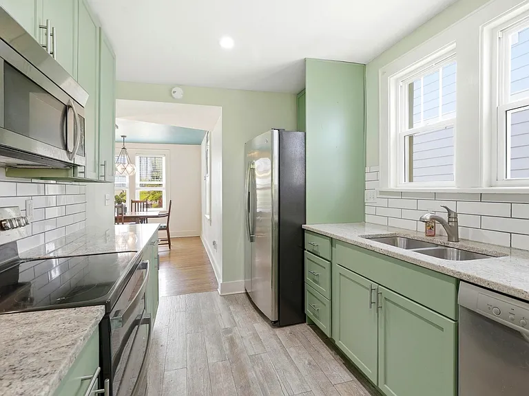 527 Stevenson St — Photo 16