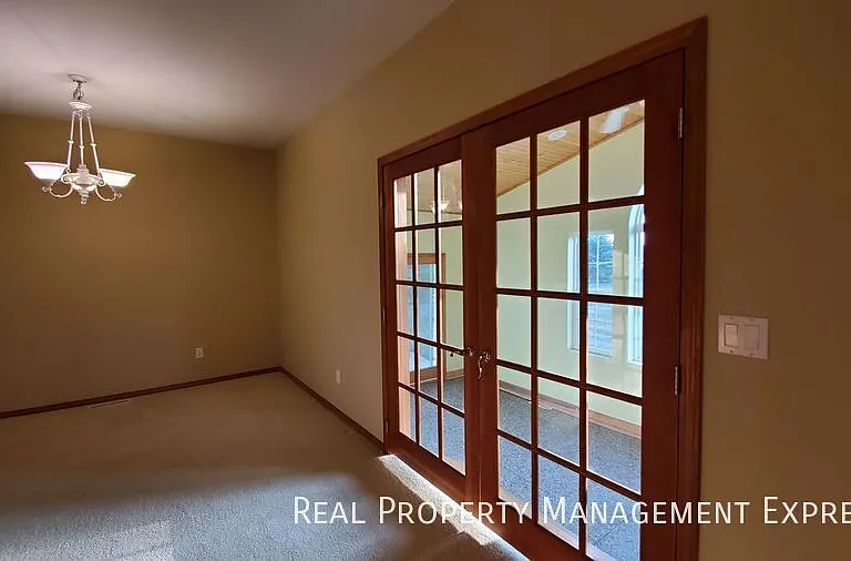 305 E Pine Lake Dr — Photo 14