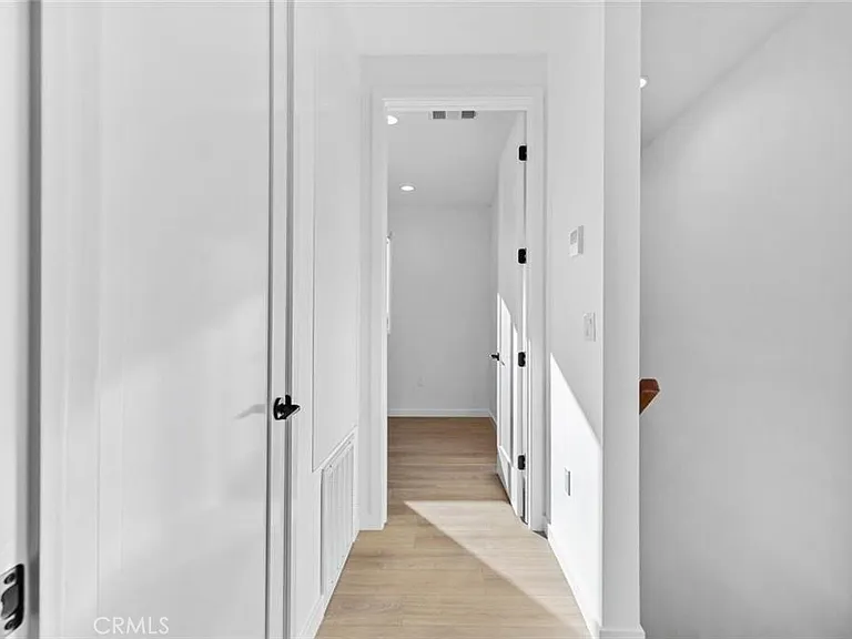 6846 Cedros Ave — Photo 12