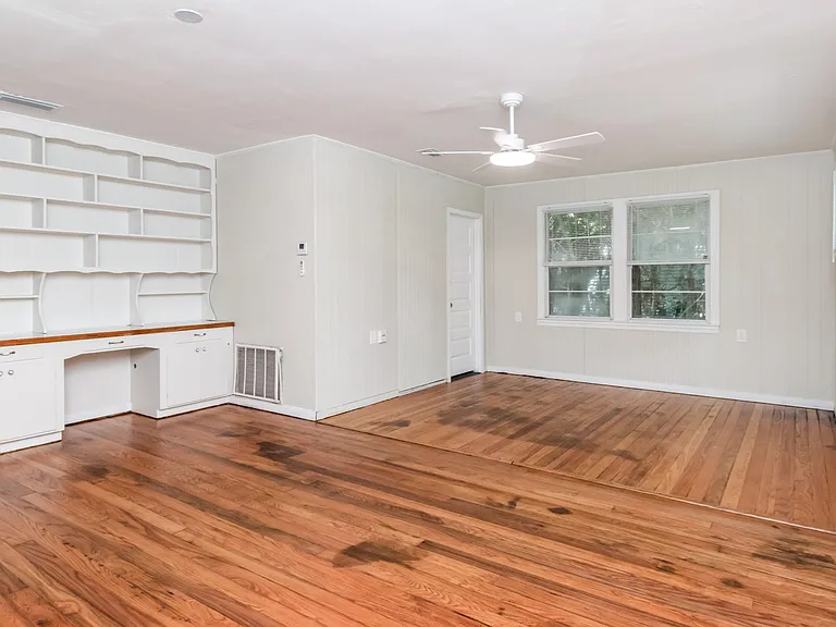 4904 Auburn Dr N — Photo 2