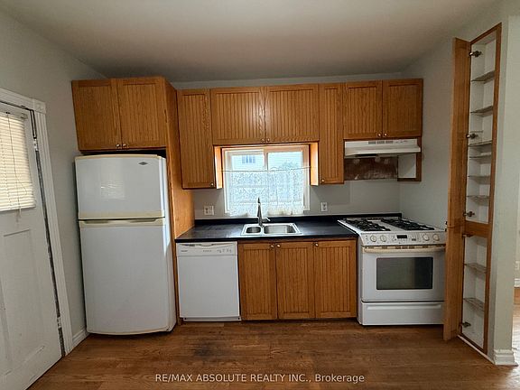 5th image of 222 Ste Monique St