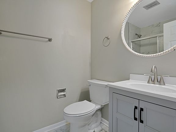 5th image of 419 Waverly Ave