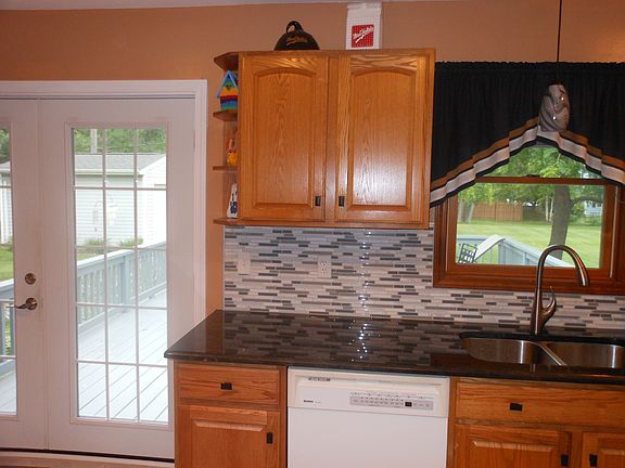 5th image of 7191 Denissen St