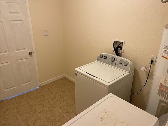 5th image of 8166 Oak Knoll Ln