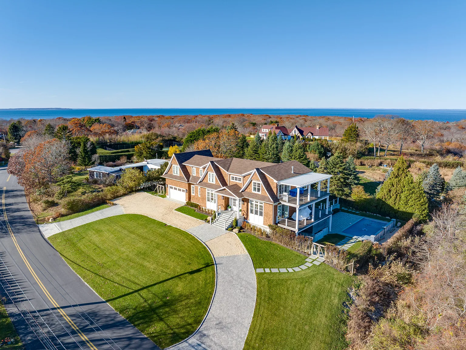 Gorgeous Montauk Beach Home with Waterviews — Photo 3