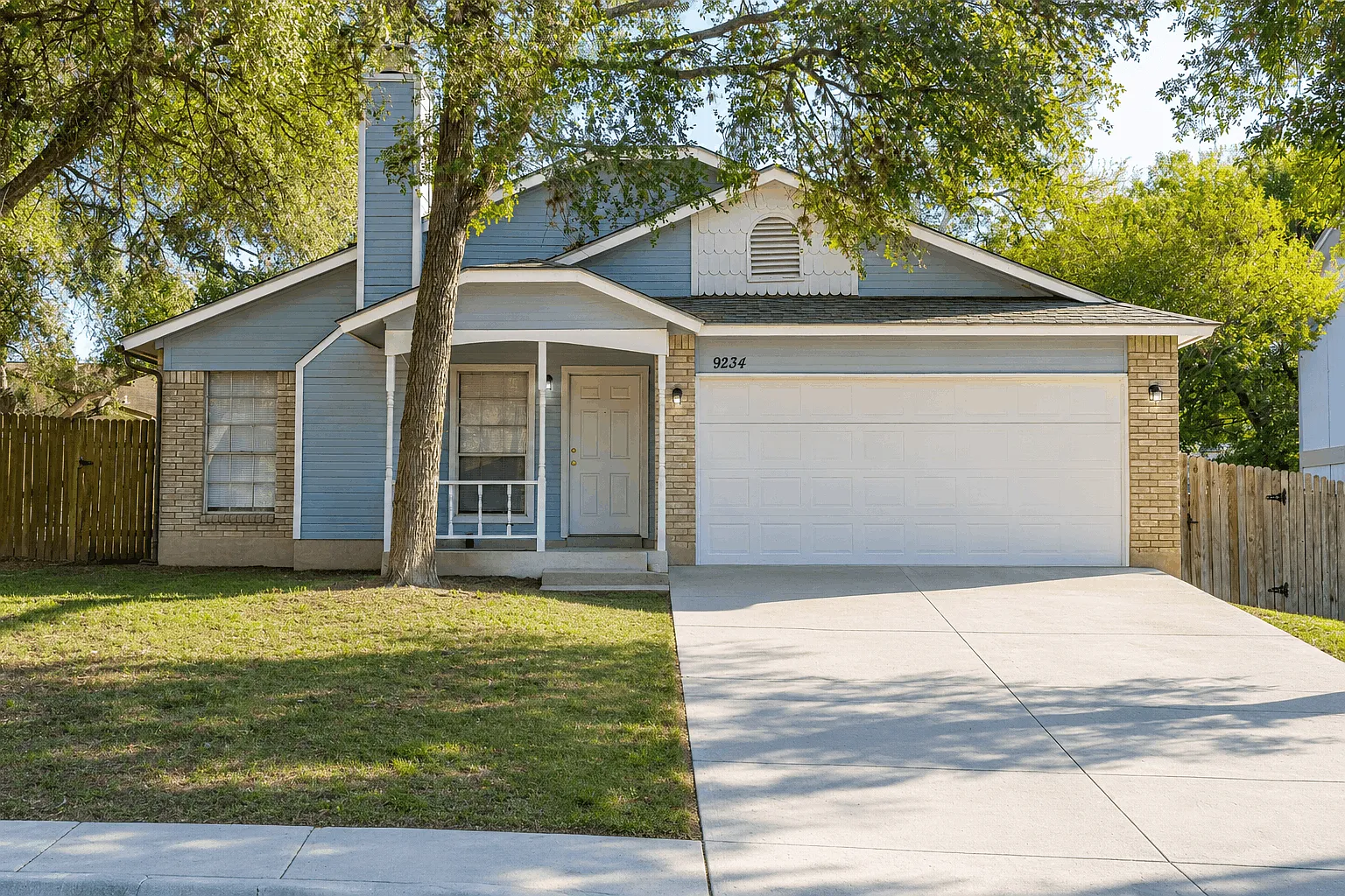 3 bed, 1339 sqft, $1,699 — Photo 1