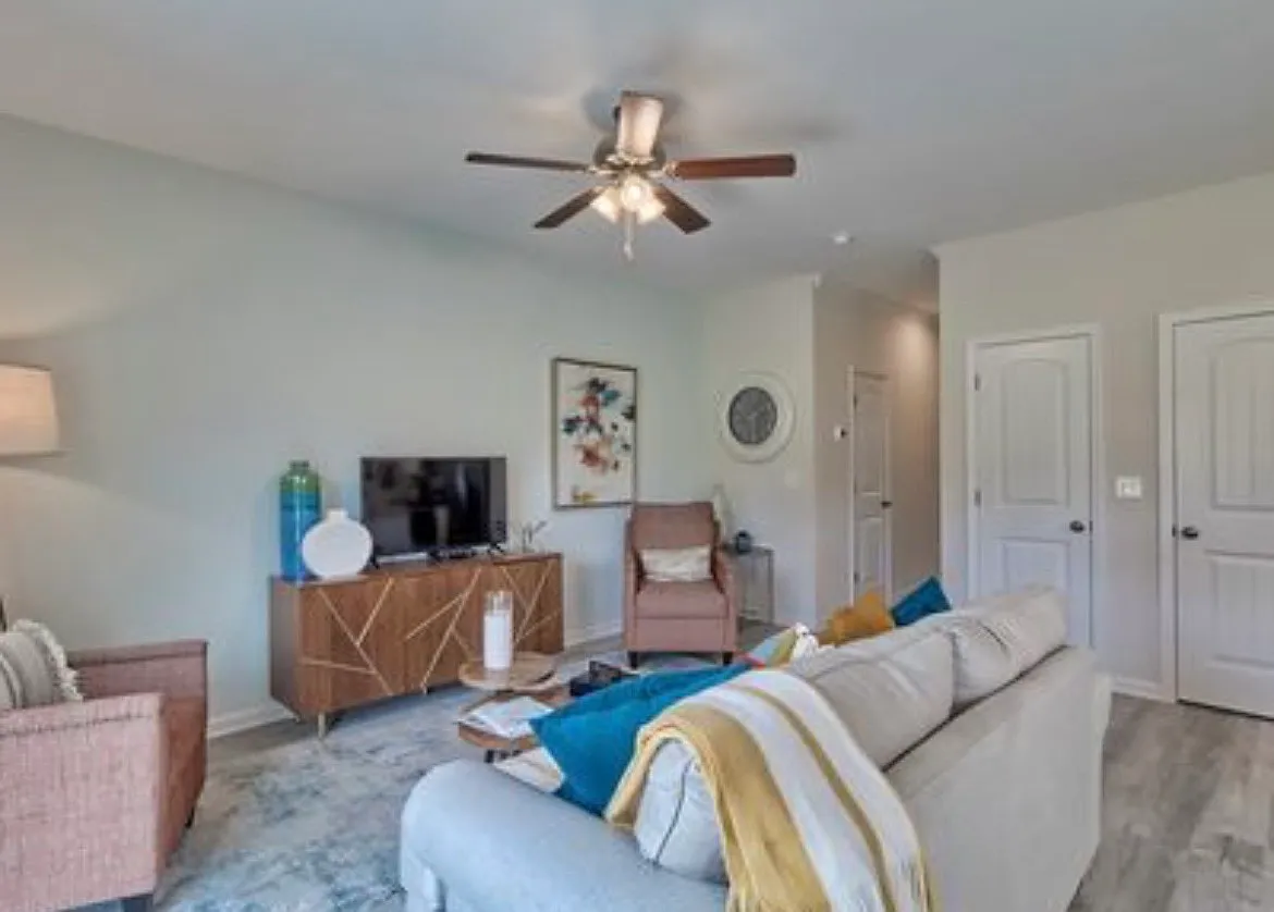 Building Photo - 1920 Flagpole Dr